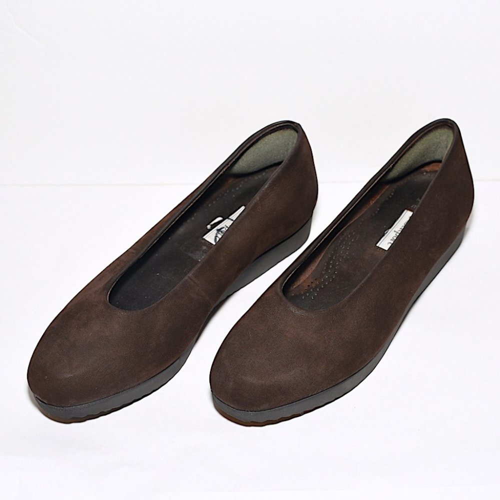 NWOT Rockport Brown Nubuck Flats—Made in Italy